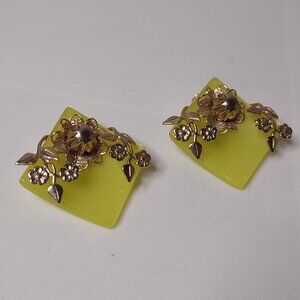 Very Awesome Vintage Greenish Yellow Plastic And Metal Clip On Earrings
